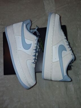 SIZE 11M - NIKE AIR FORCE 1 , LIGHT BONE/SUMMIT WHITE/LIGHT ARMORY BLUE. NEW.